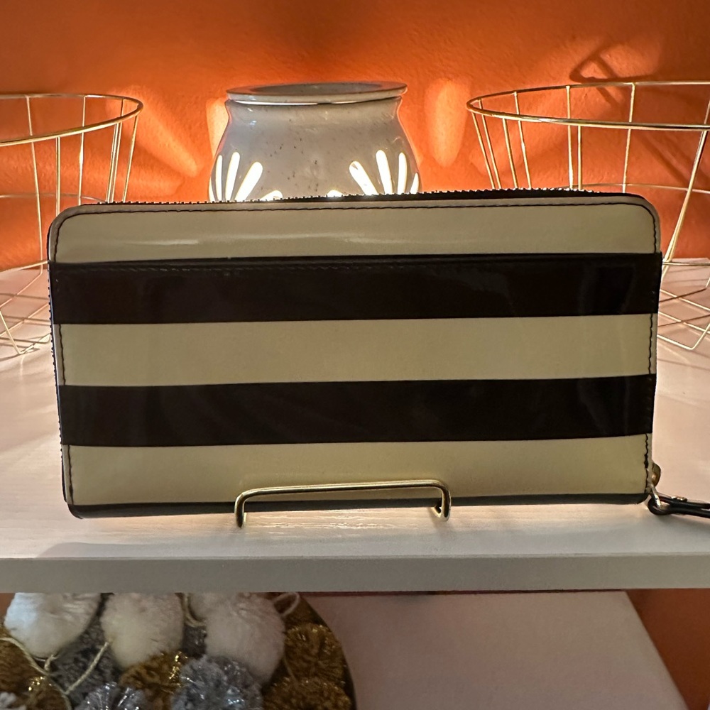 KATE SPADE Penn Valley Neda Patent Leather Stripe Zip-Around Wallet(NWOT) - Picture 9 of 10
